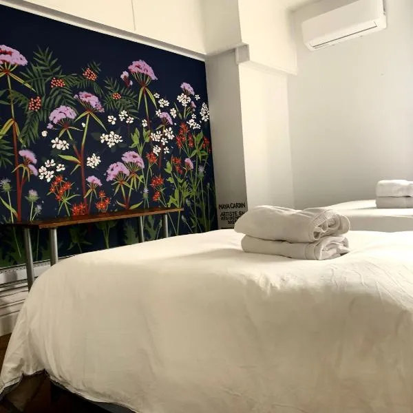 Pensione Popolo, hotel v Montrealu