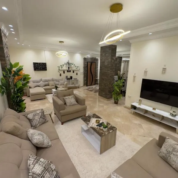 Hotel Apartment In Sheikh Zayed With Private Entrance, hotell sihtkohas Sheikh Zayed