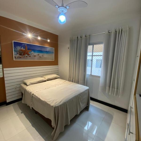 Apartamento reformado na melhor localização a 100 metros da praia,comodidade inclui ,garagem,internet,elevadores duas cadeiras de praia ,cooler,roupas de cama e banho - Foto 2