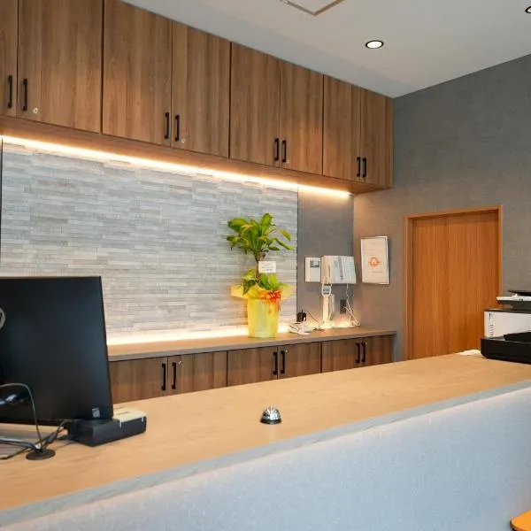 ソリューションキューブトクヤマ, hotel v destinaci Higashi-hamazakichō