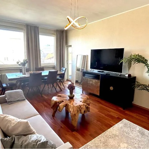 ED-große, moderne Wohnung in zentraler Lage, mit Balkon, Lift und Parkplatz, hotel in Hannover