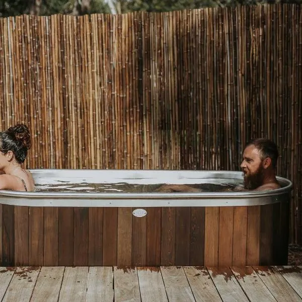 Waterfront - Hot Tub - Sauna - Serenity, hotel in Coles Bay