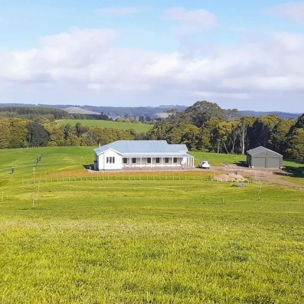 Stunning Top of the Otways Views 3-4 Bedroom House, hotel a Beech Forest