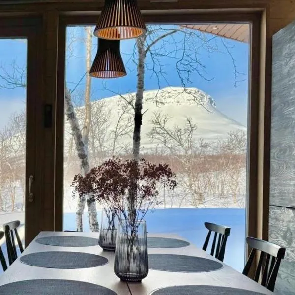 Mehtäherran Maja with a Saana fell view, hotel a Kilpisjärvi