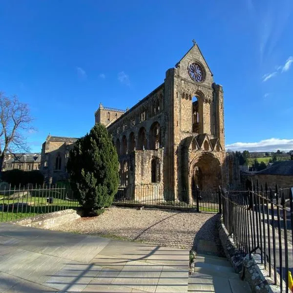 Abbey House Charming traditional historic house, hotel v destinaci Jedburgh
