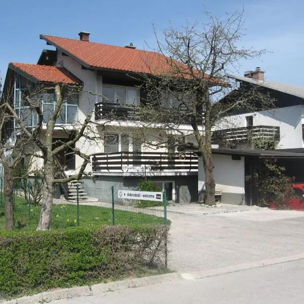 Rooms and Apartment Na poljani, hotell i Škofja Loka