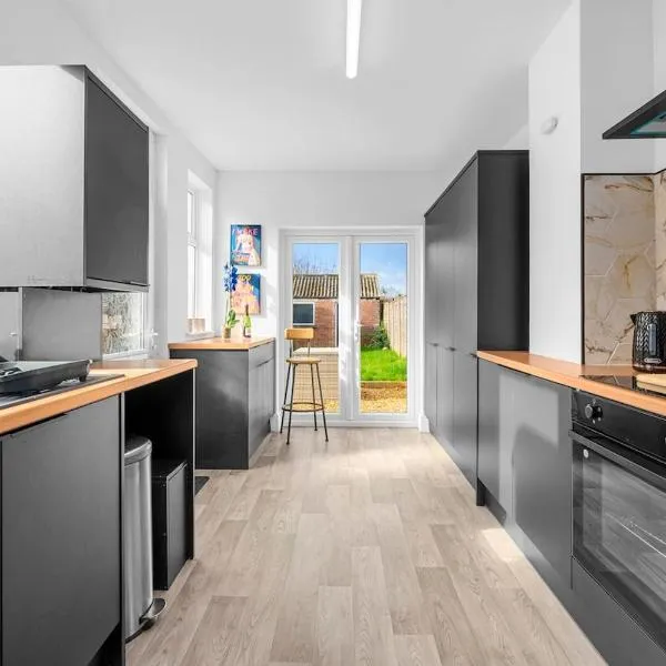 Stylish Interior Designed Home, hotel in Crewe