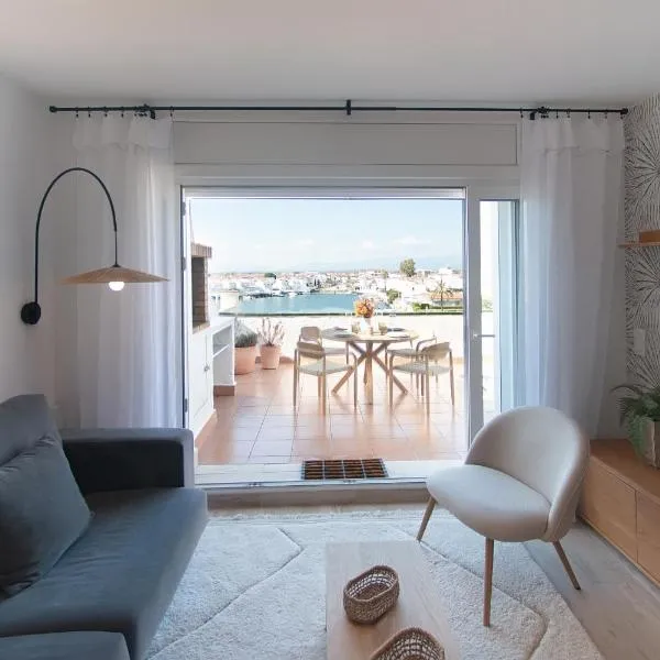 WELCS APARTAMENTO 223 EMP con TERRAZA con VISTA, hôtel à Empuriabrava