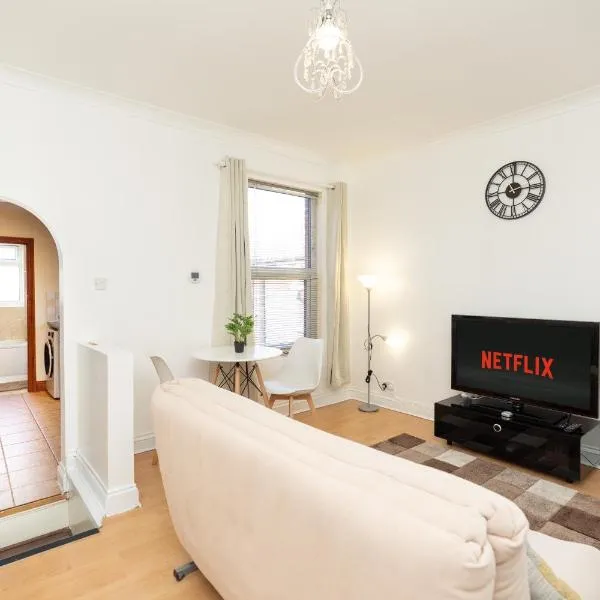 Classy Home near Southampton Airport -Free parking, hotell sihtkohas Eastleigh