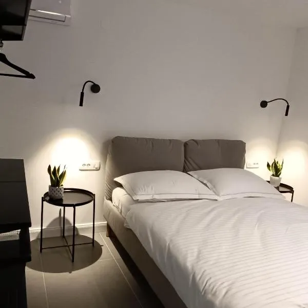 Sun-up, hotel in Rogoznica