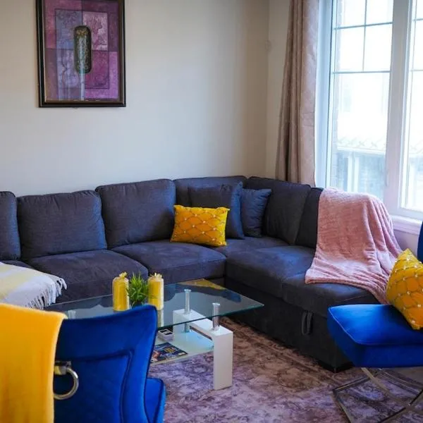 Newly Built 3 plus 1 bedroom Ravine lot Townhouse, Brampton, Ontario、ブランプトンのホテル
