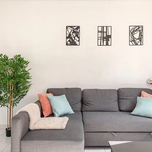 Loopafstand van Lokale Winkels en Zeedijk! - Prachtig Vakantiehuis!、テルヌーゼンのホテル