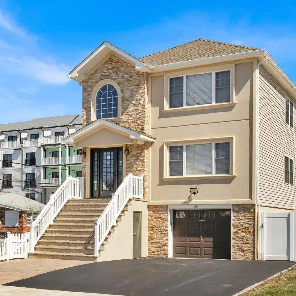 The Seabreeze Haven- Luxury 3BR Coastal Retreat - Near Beach & Free Parking, hotel di Keansburg