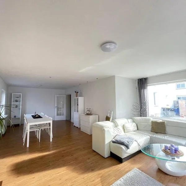 Renoviertes Haus in Ochtendung im Altbau-Flair für 10 Personen!、Ochtendungのホテル
