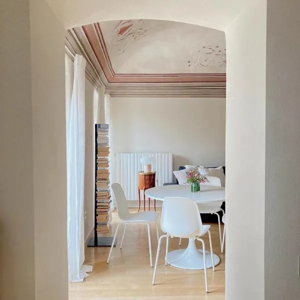 Appartamento in centro storico, Hotel in Asti
