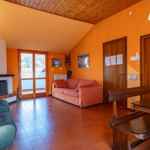 Spacious mountain view attic apartment, hotel in Barzio