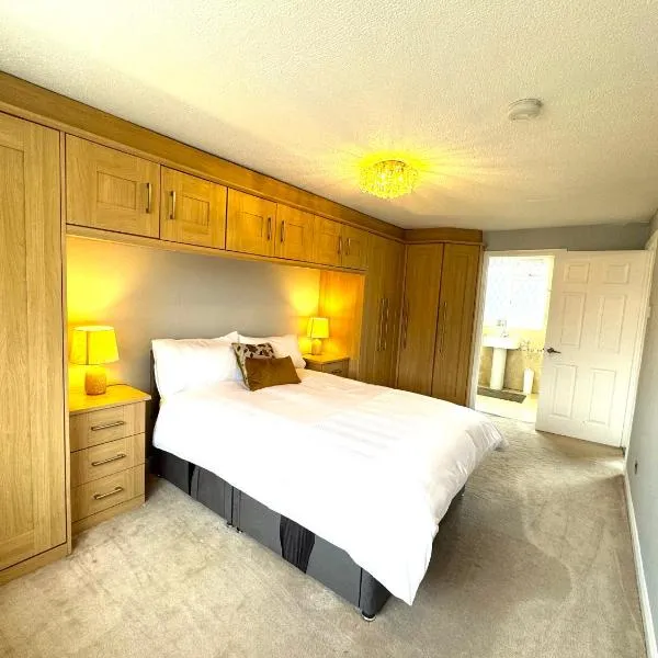 Cosy Guest House, Langley, Slough, hotel in Langley Station