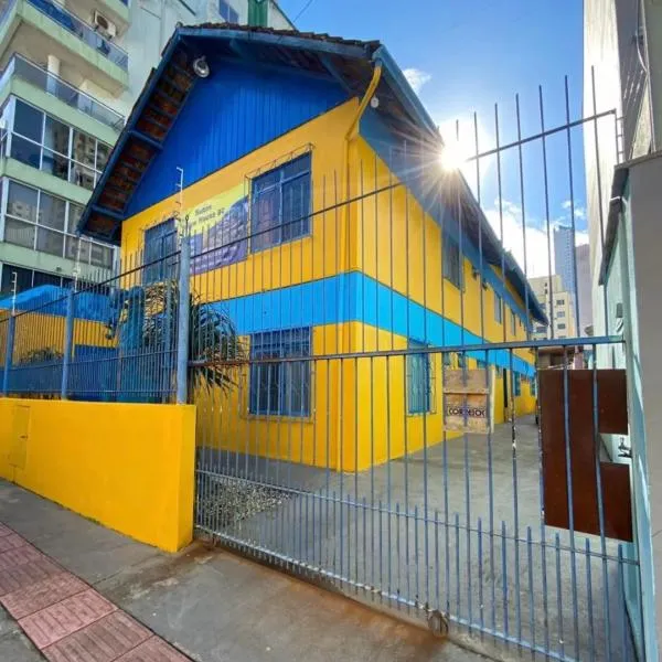 Suítes Yellow House BC, hotel v destinaci Balneário Camboriú