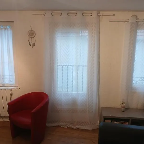Maison de ville, hotel in Marzy