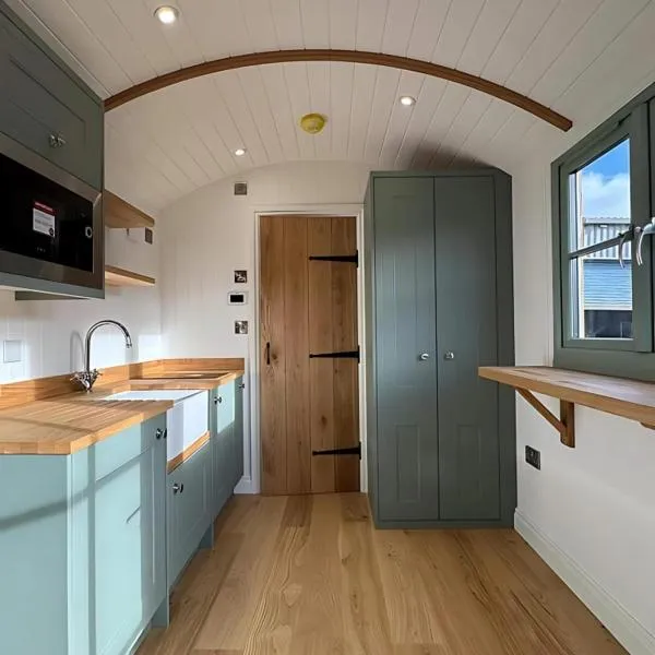 Luxury Shepherds Hut near Glamorgan Coast, hotel v destinaci Cowbridge