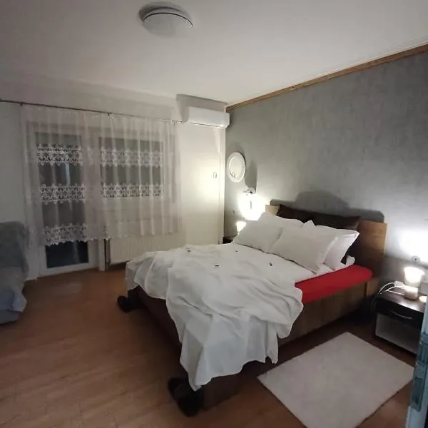 Sobe Mira Lipovac Bajakovo, hotel in Lipovac