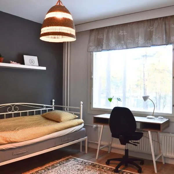 Entire Furnished 2-room apartment with free parking, near big shopping malls, hotel in Turku
