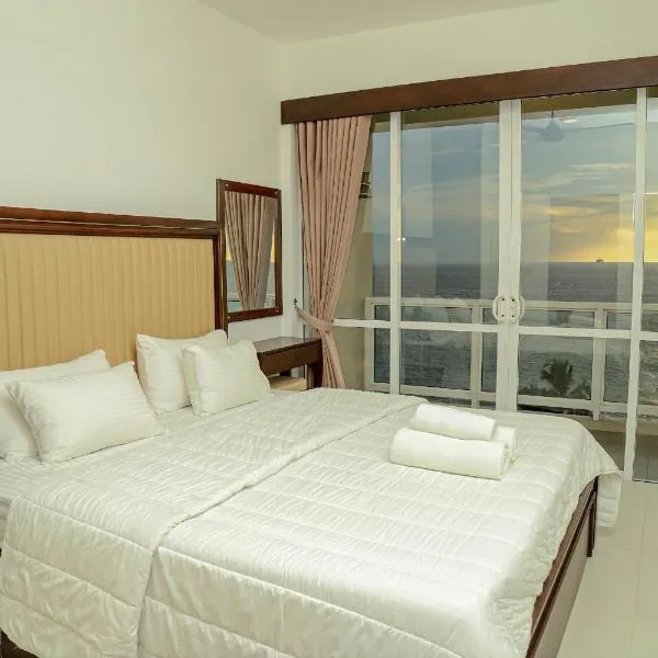 Sea View Sunset Beach Residences Uswetakeiyawa, ξενοδοχείο σε Uswetakeiyawa