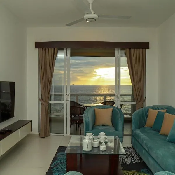 Lagora Oceanfront Residences Beachfront Apartment Near Colombo with Infinity Pool, hotel a Uswetakeiyawa