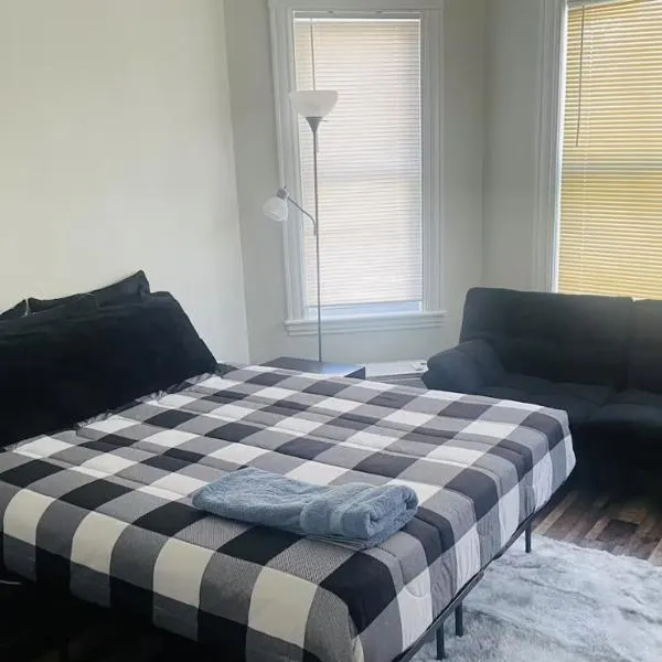 Lovely stay close to the redline and Boston Downtown, hotel em Boston