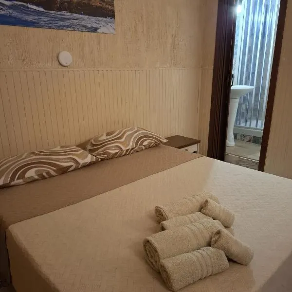 LA TERRAZZA SUL MARE camera vicino aereoporto&mare SICILIAN VINTAGE STYLE SEASIDE ROOM, hotel v destinaci Cinisi