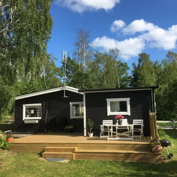 Cozy cottage by the sea, near Kullaberg, hotel in Farhult