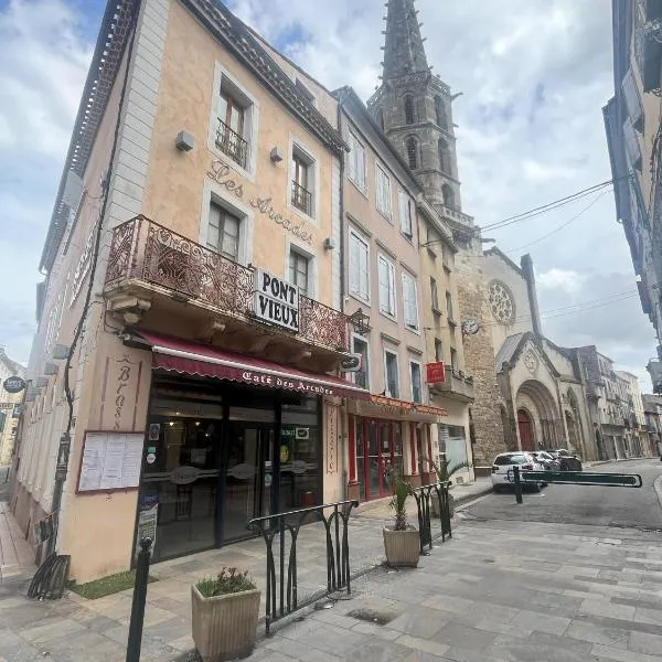 Hôtel Restaurant Les Arcades, hotel v destinácii Limoux