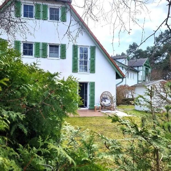 Düne 4 - Ferienunterkunft mit eigenem Garten in der beliebten Dünenresidenz - sanftes Meeresrauschen inklusive, hotel in Ostseebad Karlshagen