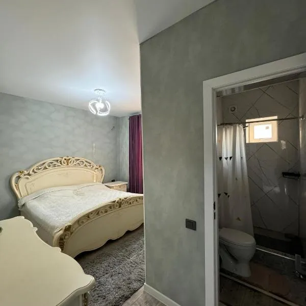 bishkek guest house, hotel in Bishkek