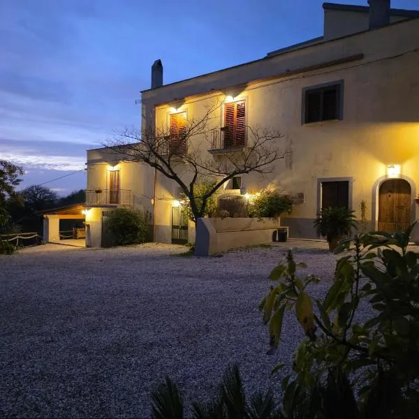 Tenuta degli Ulivi - Dimora Contadina, hotel v destinaci Montecorvino Rovella