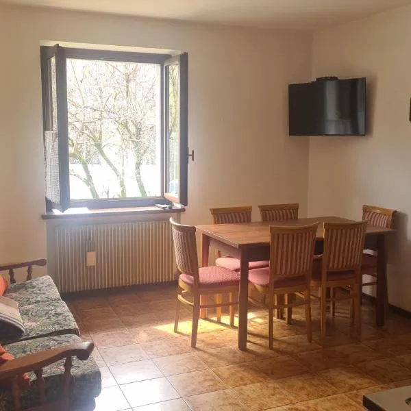 Bioledro Casa Lena, hotel v destinaci Mezzolago