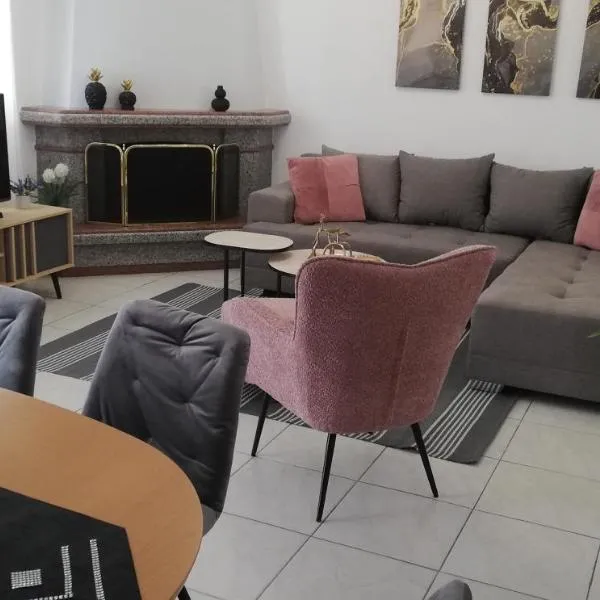 Family Spacious Apartment Veria、ヴェリアのホテル