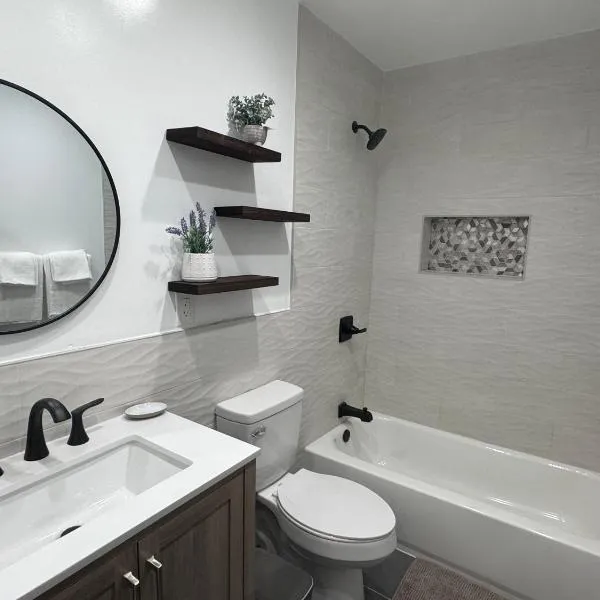 Modern Bedroom in Long Beach 1、ロングビーチのホテル