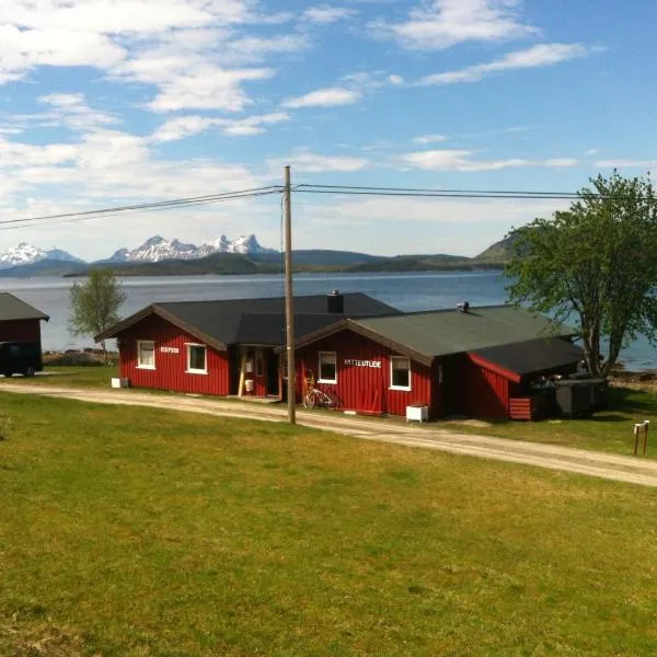 Base Camp Hamarøy، فندق في Presteid