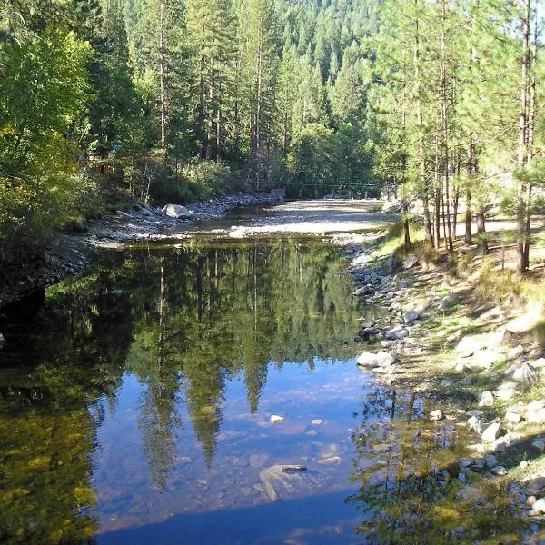 Yosemite Lakes Wheelchair Accessible Cabin 46, хотел в Mather