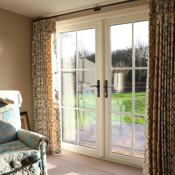 Beautifully refurbished 3 bedroom cottage, hotel v destinaci Ashdon