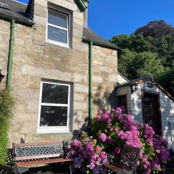 Cosy Romantic Cottage, Pitlochry, hotel di Pitlochry
