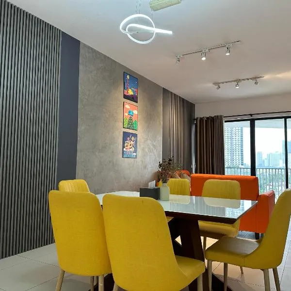 NEW 4Queen Bed 3 Room 2CP near Gurney with tvbox and KTV Set, hotel in Tanjong Tokong