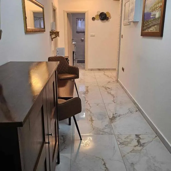 Apartments Sandra - Trogir, ξενοδοχείο στο Τρογκίρ