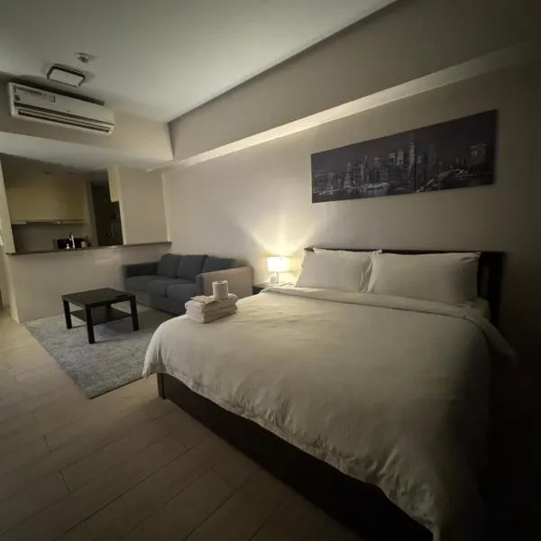 Unit 2X Cluster 5 81 Newport Blvd by Rechelle Nunag, hotel em Manila