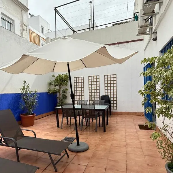 Apto T Patio Sevillano - Garaje privado, hotel v destinaci Seville