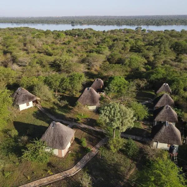 savannah murchison lodge, hotel in Kasenyi