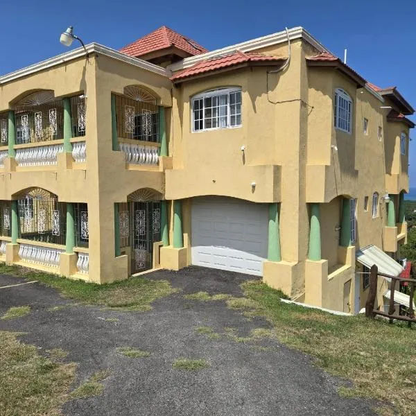 Poinciana House、モンテゴ・ベイのホテル