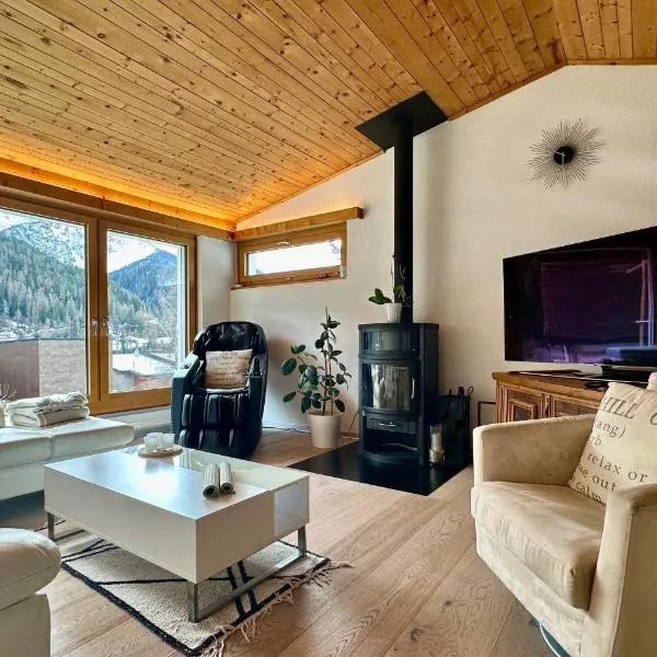 Apartment Blick Schloss Tarasp - Arventraum mit Gartenspa, hotell i Scuol