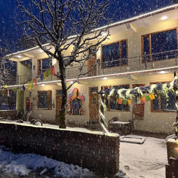 Shalom Guesthouse and Cafe, hotel v destinaci Kalgha